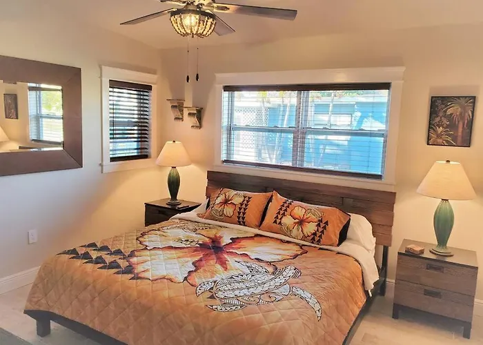 Bali Bungalow - Downtown Cocoa Beach